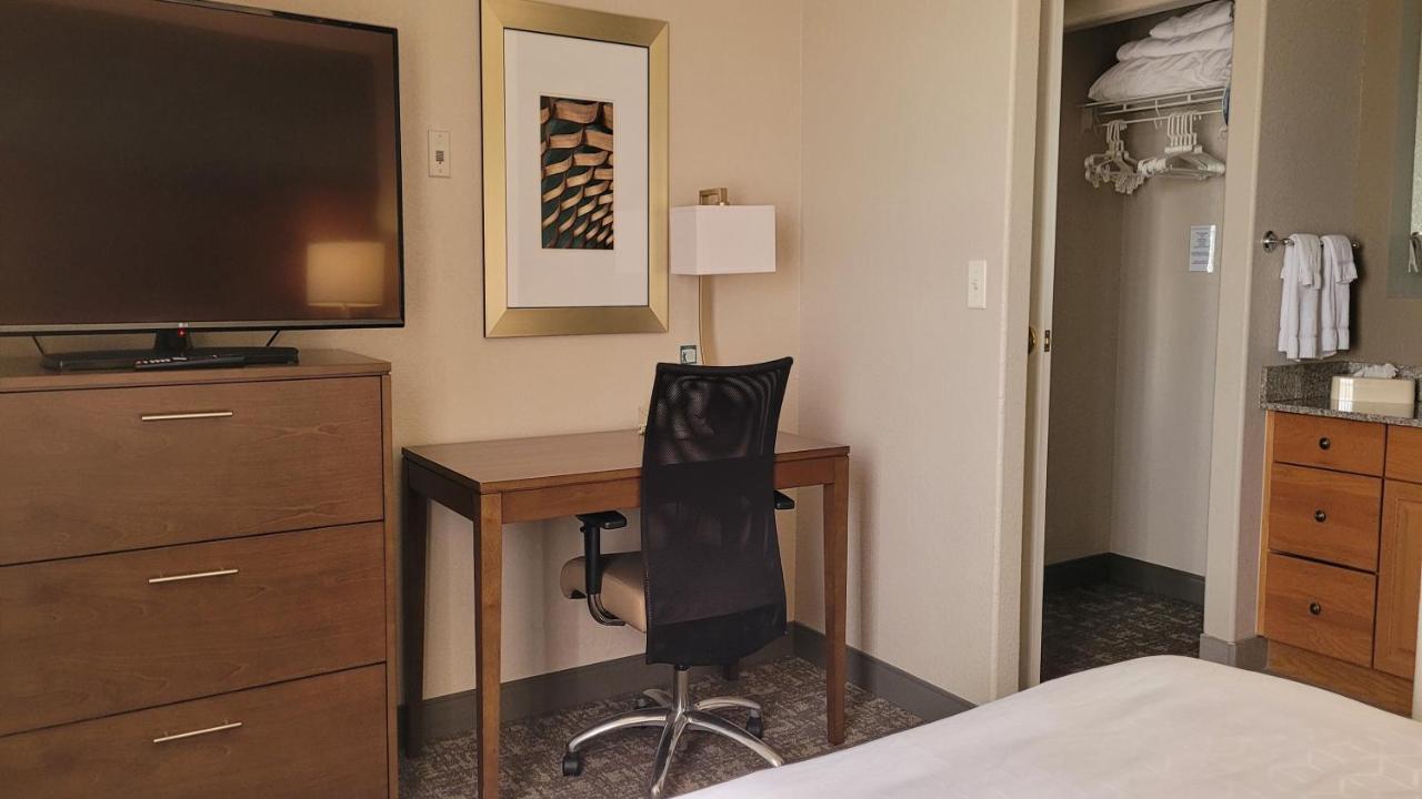Staybridge - Airport By Ihg 3*